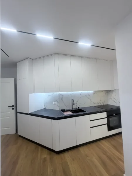 Tirane, jepet me qera 1+1+Aneks+Ballkon Kati 3, 60 m² (21 Dhjetori , afer Hotel Mondial)