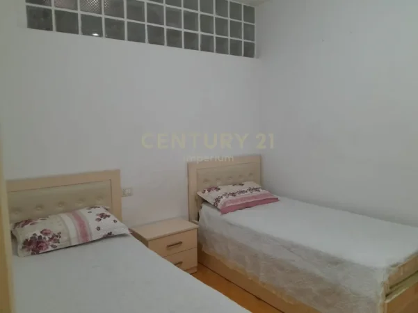 Tirane, jepet me qera apartament 2+1 Kati 3, 81 m² 500 € (astiri tek rrethi)