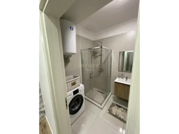 Tirane, jepet me qera apartament 1+1 Kati 6, 72 m² 520 € (laprake kompleksi aura)