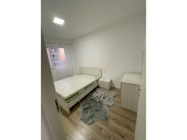 Tirane, jepet me qera apartament 1+1 Kati 6, 72 m² 520 € (laprake kompleksi aura)