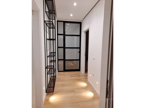 Tirane, jepet me qera apartament 3+1 Kati 4, 130 m² 1.000 € (don bosko)