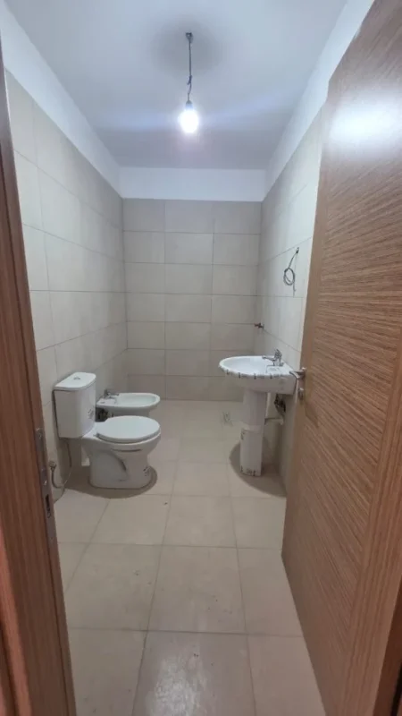 Tirane, jepet me qera apartament 2+1 Kati 2, 100 m² 500 € (Zgara 5 Maj)