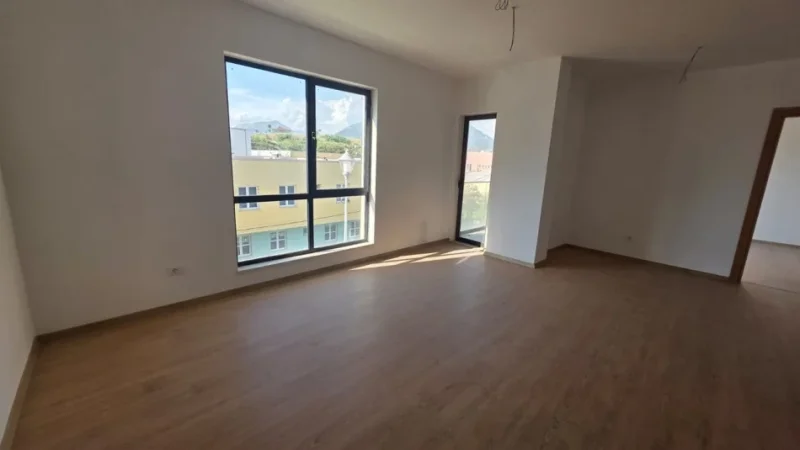 Tirane, jepet me qera apartament 2+1 Kati 2, 100 m² 500 € (Zgara 5 Maj)