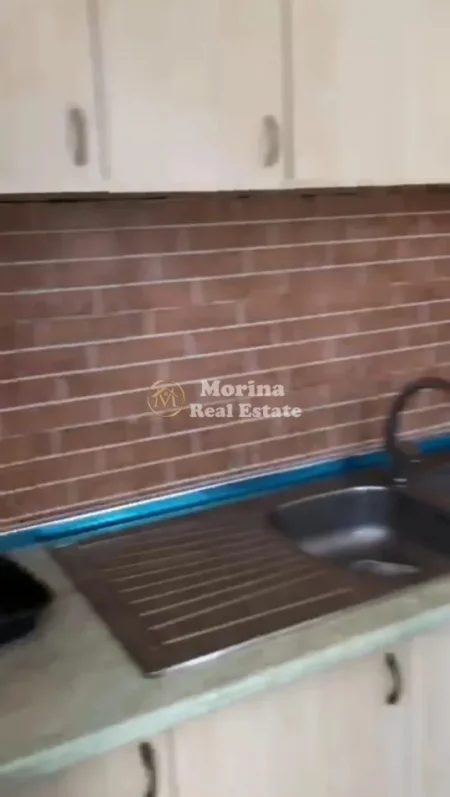Tirane, jepet me qera apartament 1+1 Kati 1, 30 m² 250 € (Ali Demi)