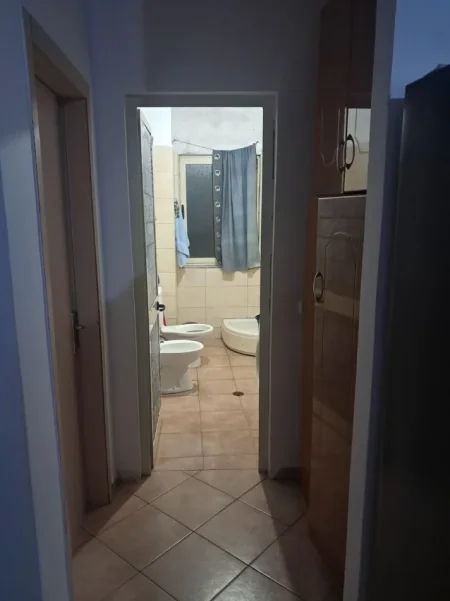 Tirane, shitet nga Pronari, pa-komision apartament 1+1 Kati 4, 70 m²