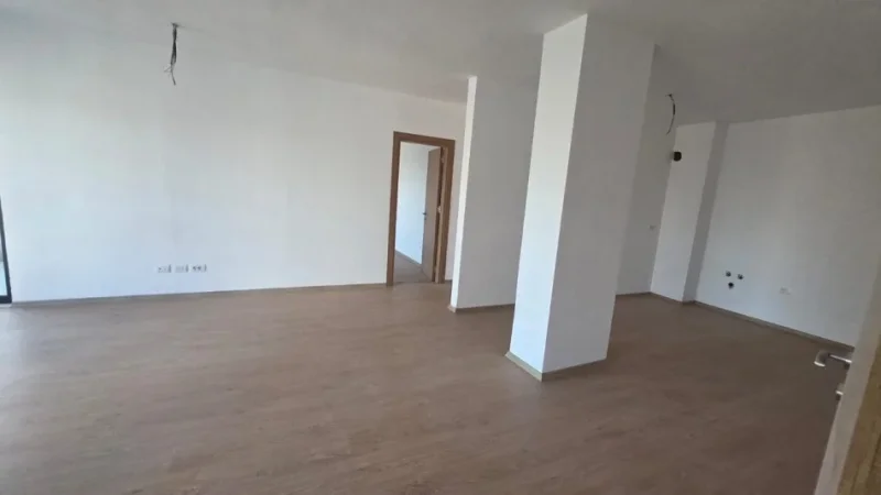 Tirane, jepet me qera apartament 3+1 Kati 4, 130 m² 500 € (Zgara 5 Maj)