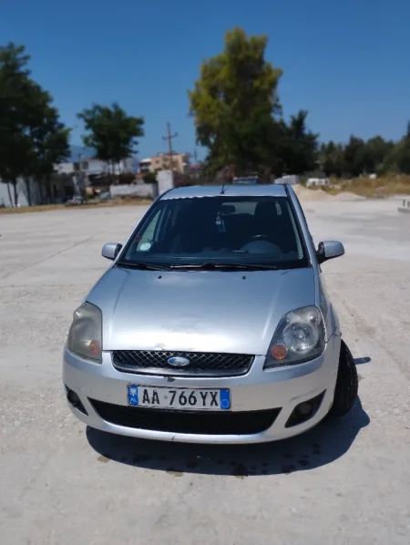Tirane, makine Fiesta Benzin+Gaz, gri metalizato manuale Kondicioner 166.000 km 2.700 €
