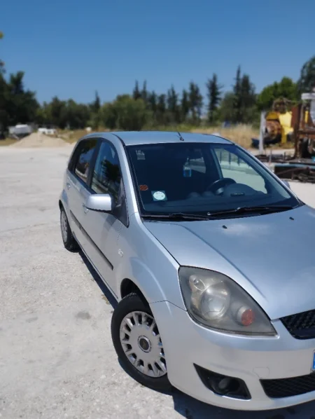 Tirane, makine Fiesta Benzin+Gaz, gri metalizato manuale Kondicioner 166.000 km 2.700 €