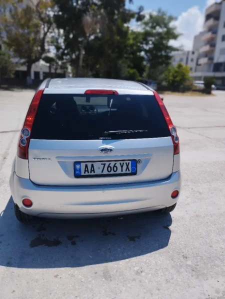 Tirane, makine Fiesta Benzin+Gaz, gri metalizato manuale Kondicioner 166.000 km 2.700 €