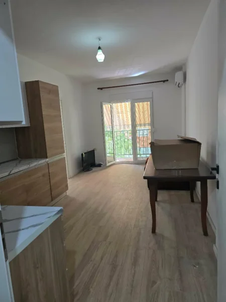 Tirane, jepet me qera apartament 2+1 Kati 2, 80 m² 500 € (Rruga 5 Maj, kompleksi nga mbrapa Concord Center)