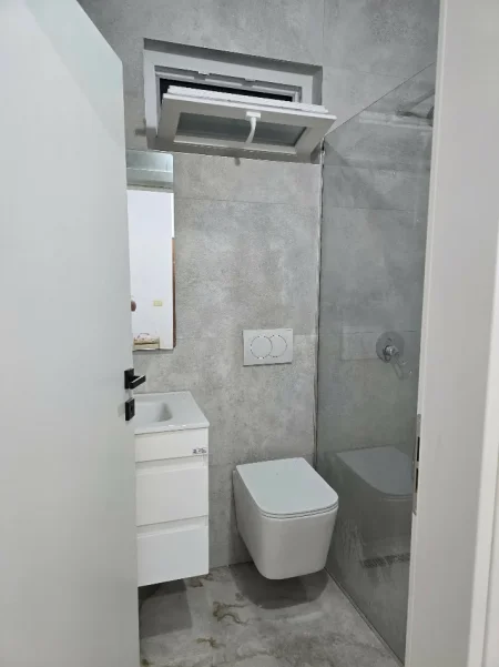 Tirane, jepet me qera apartament 2+1 Kati 2, 80 m² 500 € (Rruga 5 Maj, kompleksi nga mbrapa Concord Center)