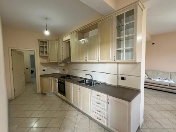 Tirane, jepet me qera apartament 2+1+Ballkon Kati 2, 100 m² 475 € 