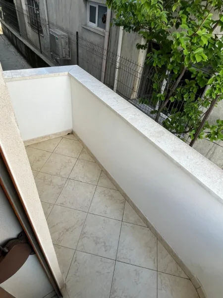 Tirane, jepet me qera apartament 2+1+Ballkon Kati 2, 100 m² 475 € 