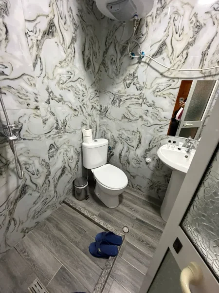 Tirane, jepet me qera hotel , 300 m² 3.600 € (RRUGA E ELBASANIT)