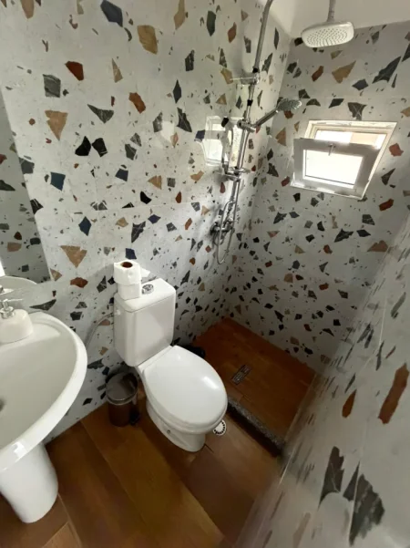Tirane, jepet me qera hotel , 300 m² 3.600 € (RRUGA E ELBASANIT)