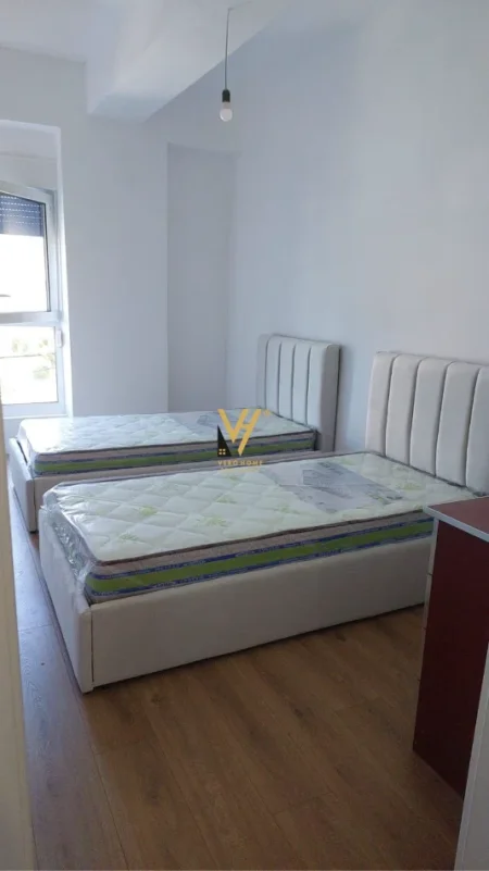 Tirane, jepet me qera apartament 2+1+Ballkon Kati 2, 85 m² 570 € (ALI DEMI)