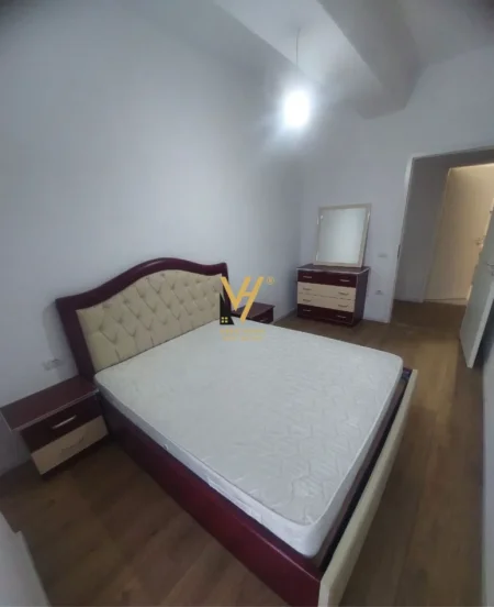 Tirane, jepet me qera apartament 2+1+Ballkon Kati 2, 85 m² 570 € (ALI DEMI)