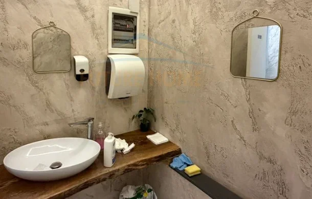 Tirane, jepet me qera ambjent biznesi Kati 0, 78 m² 1.300 € (Sheshi Willson)