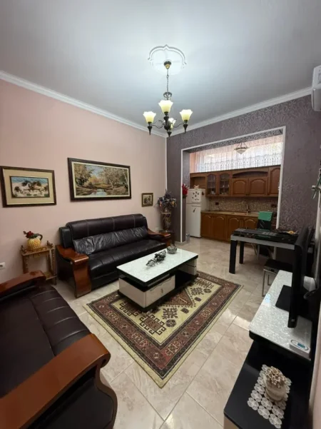 Tirane, jepet me qera apartament 2+1+Ballkon Kati -2, 65 m² 650 € (Vasil Shanto)