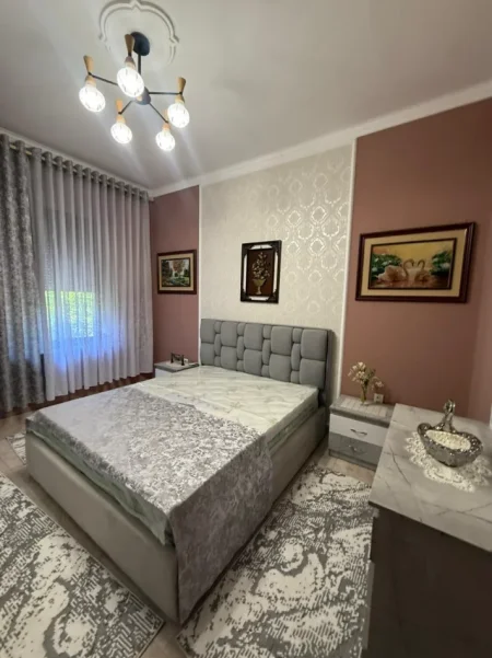 Tirane, jepet me qera apartament 2+1+Ballkon Kati -2, 65 m² 650 € (Vasil Shanto)