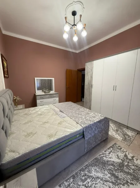 Tirane, jepet me qera apartament 2+1+Ballkon Kati -2, 65 m² 650 € (Vasil Shanto)