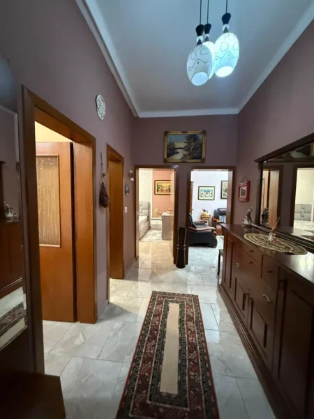 Tirane, jepet me qera apartament 2+1+Ballkon Kati -2, 65 m² 650 € (Vasil Shanto)