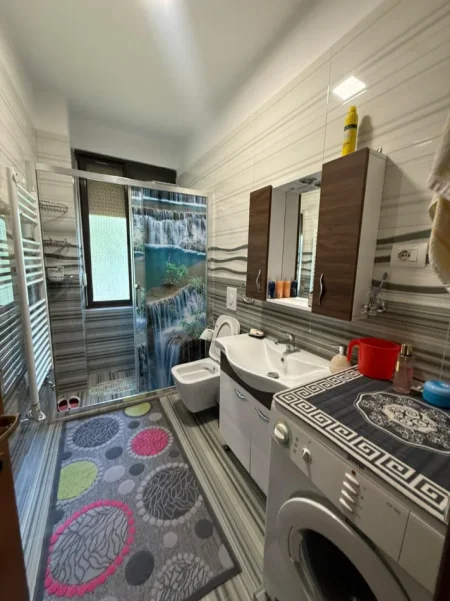 Tirane, jepet me qera apartament 2+1+Ballkon Kati -2, 65 m² 650 € (Vasil Shanto)