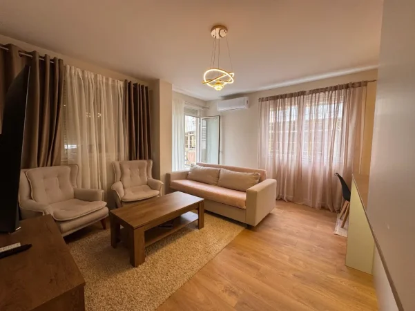 Tirane, shitet apartament 2+1+Aneks+Ballkon Kati 3, 105 m² 240.000 € (liqeni i thate , kopshti botanik)
