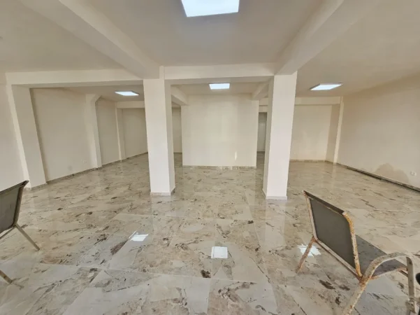 Durres, jepet me qera ambjent biznesi Kati 0, 220 m² 630 € 