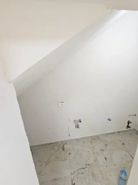 Durres, jepet me qera ambjent biznesi Kati 0, 220 m² 630 € 