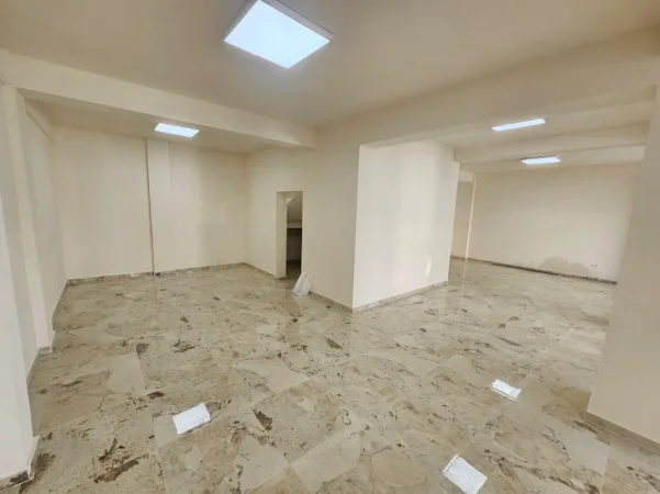Durres, jepet me qera ambjent biznesi Kati 0, 220 m² 630 € 