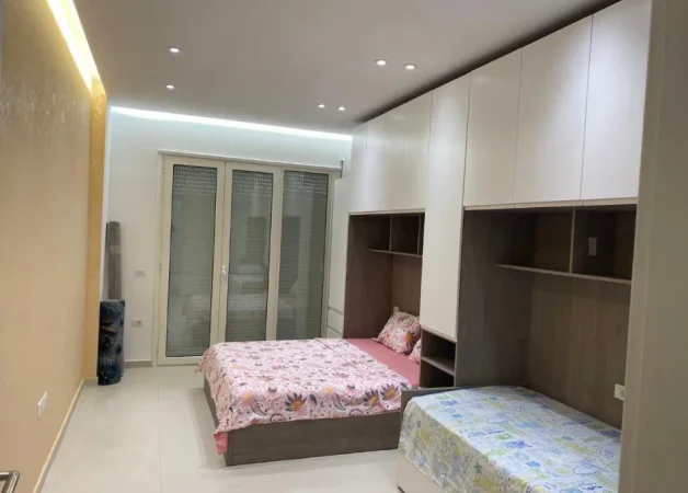 Vlore, jepet me qera apartament 1+1+Aneks+Ballkon Kati 7, 74 m² 40.000 lek