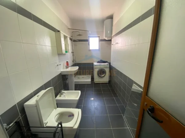 Tirane, jepet me qera apartament 2+1+Ballkon Kati 5, 85 m² 480 € (Unaza e Re)