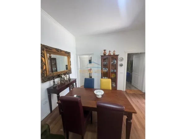 Tirane, shitet shtepi 2+1+Ballkon Kati 0, 216 m² 280.000 € (Ali Demi)