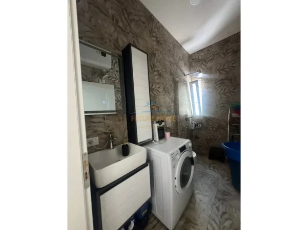 Tirane, shitet shtepi 2+1+Ballkon Kati 0, 216 m² 280.000 € (Ali Demi)