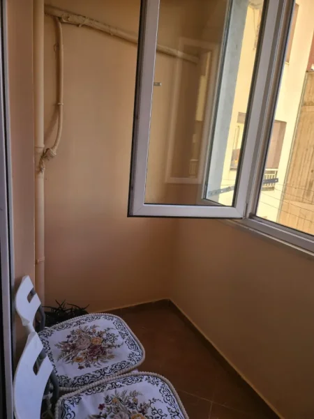 Tirane, jepet me qera apartament 1+1 Kati 4, 60 m² 380 € (Fresku)