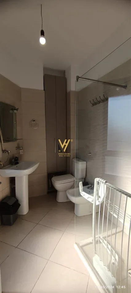 Tirane, jepet me qera apartament 1+1+Ballkon Kati 7, 60 m² 700 € (RRUGA FERIT XHAJKO)