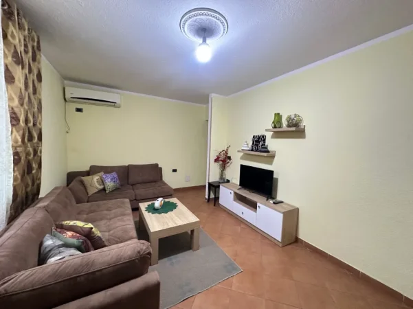 Tirane, jepet me qera apartament 1+1 Kati 3, 60 m² (bulevardi zogu i pare)