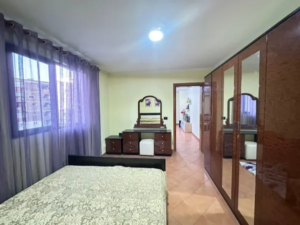 Tirane, jepet me qera apartament 1+1 Kati 3, 60 m² (bulevardi zogu i pare)