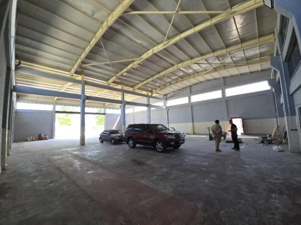 Tirane, jepet me qera magazine , 1.000 m² 3.200 € (Vorë)