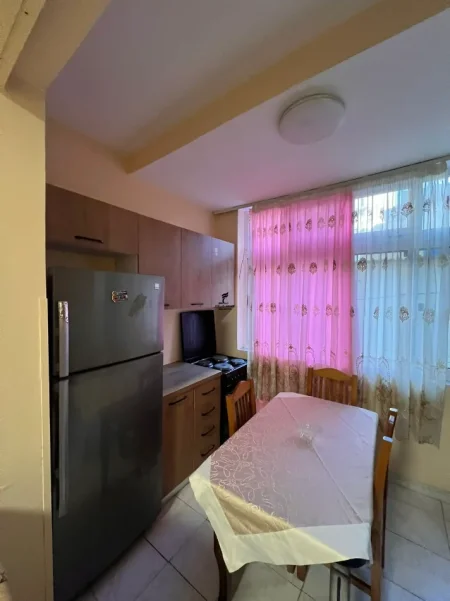 Tirane, jepet me qera apartament 2+1 Kati 2, 60 m² 420 € (PAZARI I RI)