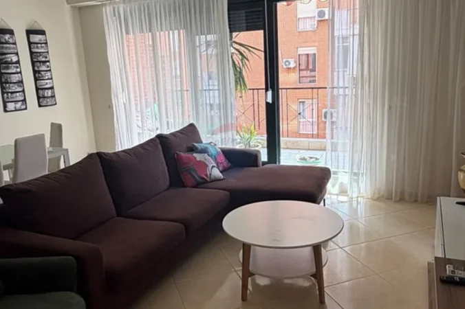 Tirane, jepet me qera apartament 2+1+Aneks+Ballkon Kati 2, 103 m² 750 € (Kompleksi Delijorgji)