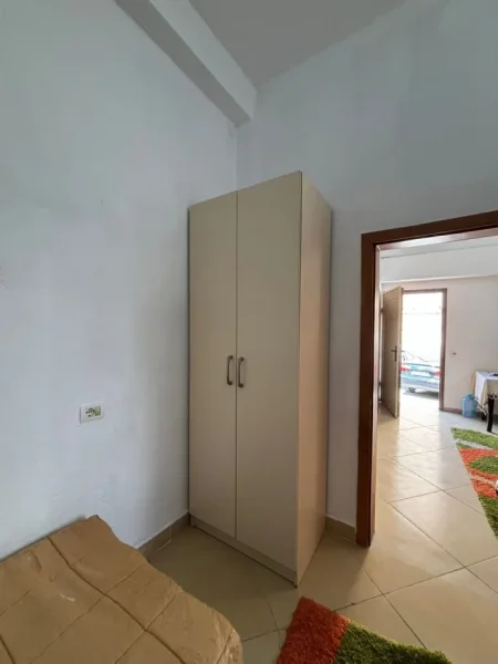 Tirane, jepet me qera apartament 1+1 Kati 1, 60 m² 320 € (Ali Demi)