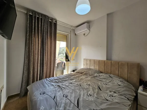 Tirane, jepet me qera apartament 1+1+Ballkon Kati 2, 45 m² 420 € (RRUGA PETI)