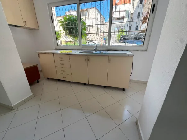 APARTAMENT 2+1 ME QIRA   (21 DHJETORI MOZAIKU) 40.000 LEKE / EDHE PER AIRBNB