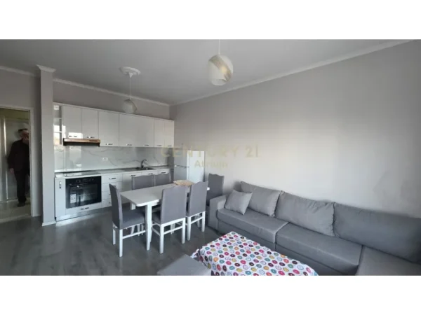 Tirane, jepet me qera apartament 2+1 , 86 m² 700 € (Don Bosco Atrium142678)