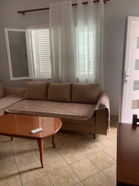 Tirane, jepet me qera apartament 1+1 Kati 2, 50 m² 350 € (Jordan Misja (pranë shinave të trenit))