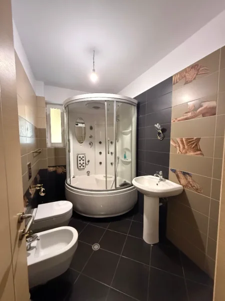 Tirane, shitet apartament 2+1+Ballkon Kati 5, 90 m² 185.000 € (ISH FUSHA E AVIACIONIT)