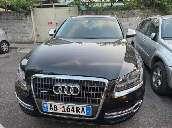 Tirane, shes SUV Audi Q5 Nafte, e zeze, manuale, Kondicioner, 12.000€