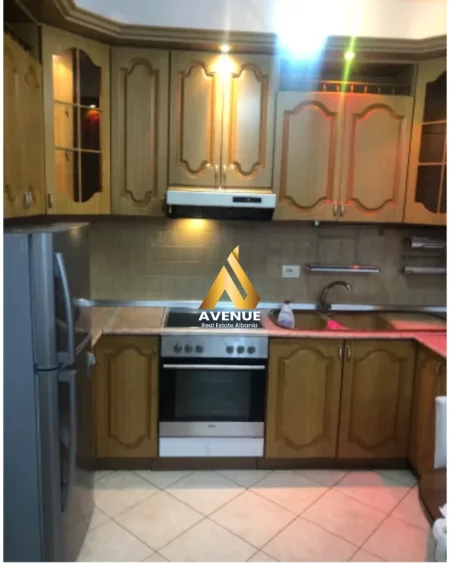 Tirane, jepet me qera apartament 3+1+Ballkon Kati 5, 125 m² 600 € (Rruga Panorama)
